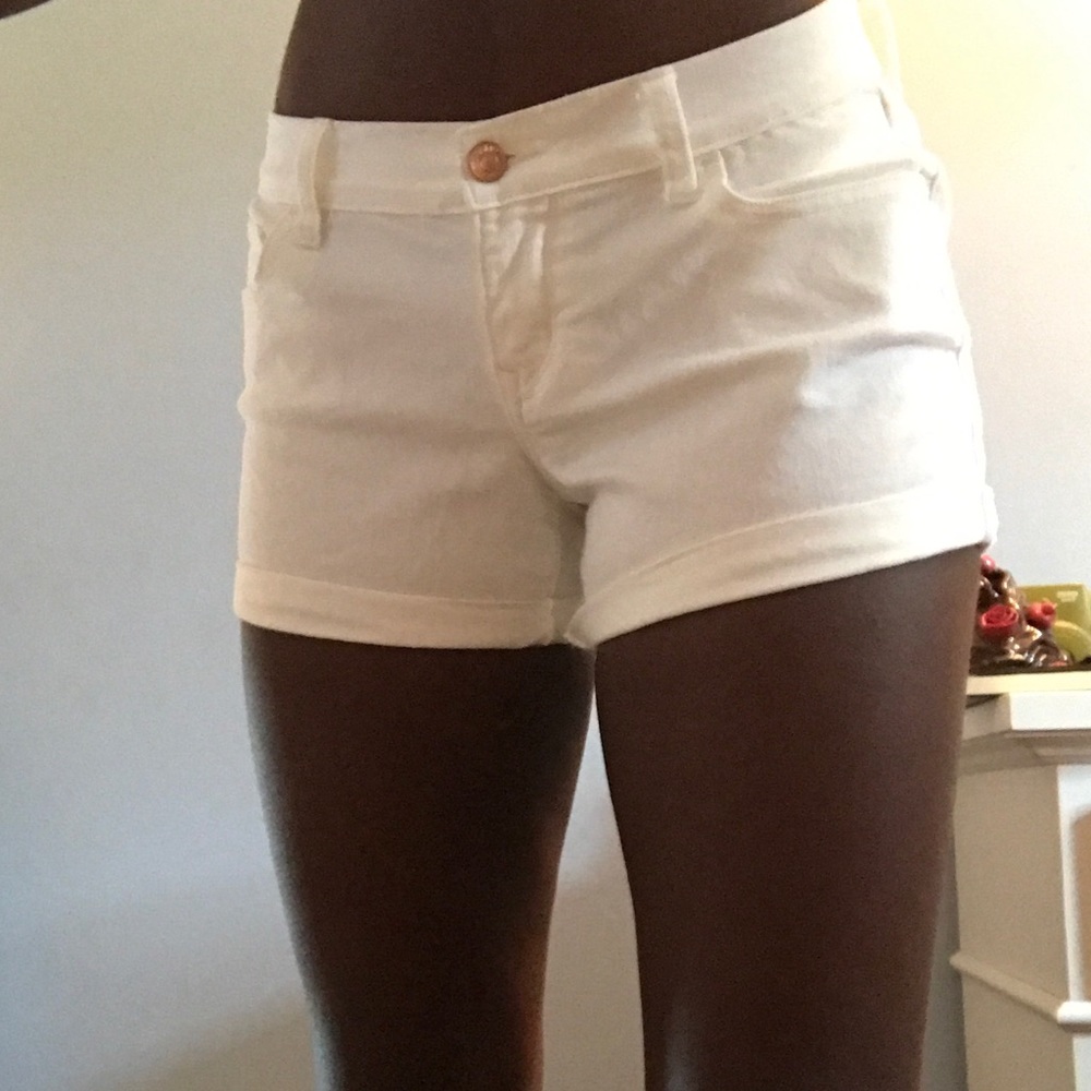 WHITE SHORTS